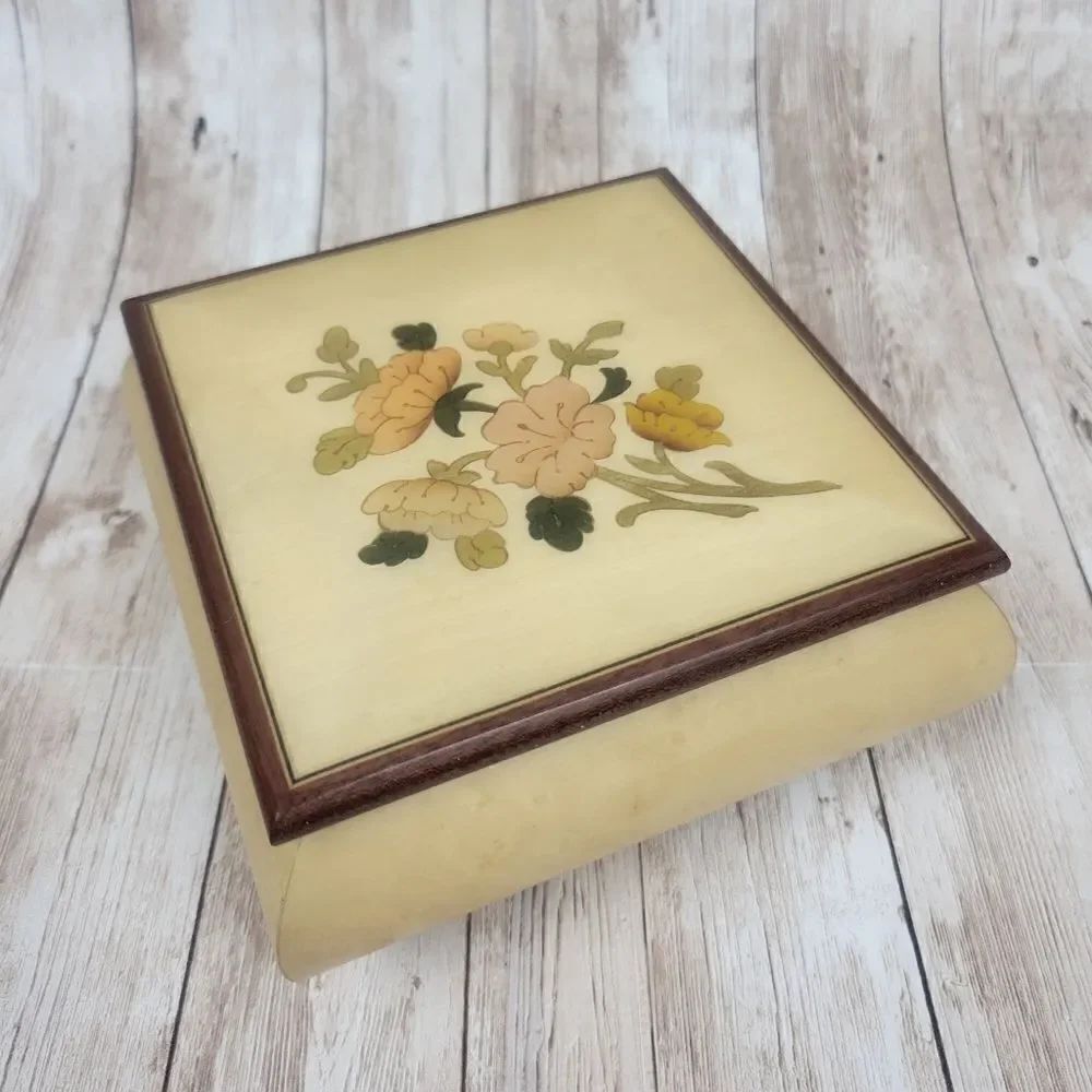 Vintage Reuge White Inlaid Wood Floral Jewelry Musical Box C'est Si Bon Italy
